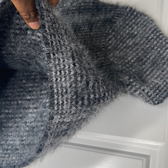 Forever 21 Cropped fuzzy top | Charcoal grey | Size Medium M - Picture 4 of 6